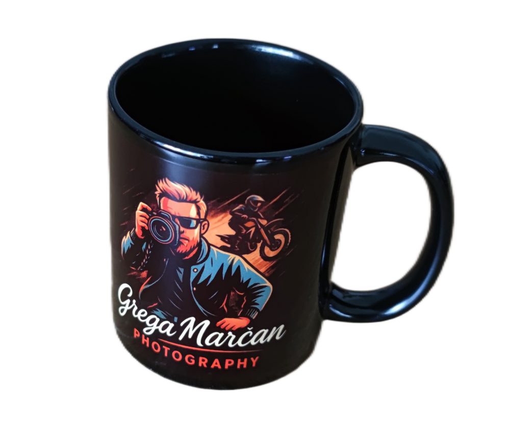 Tisk na črno skodelico