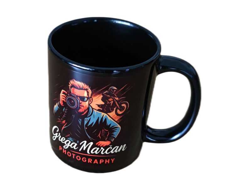 Tisk na črno skodelico